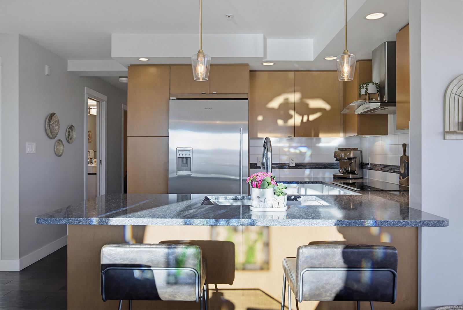 502 14955 VICTORIA AVENUE, White Rock
