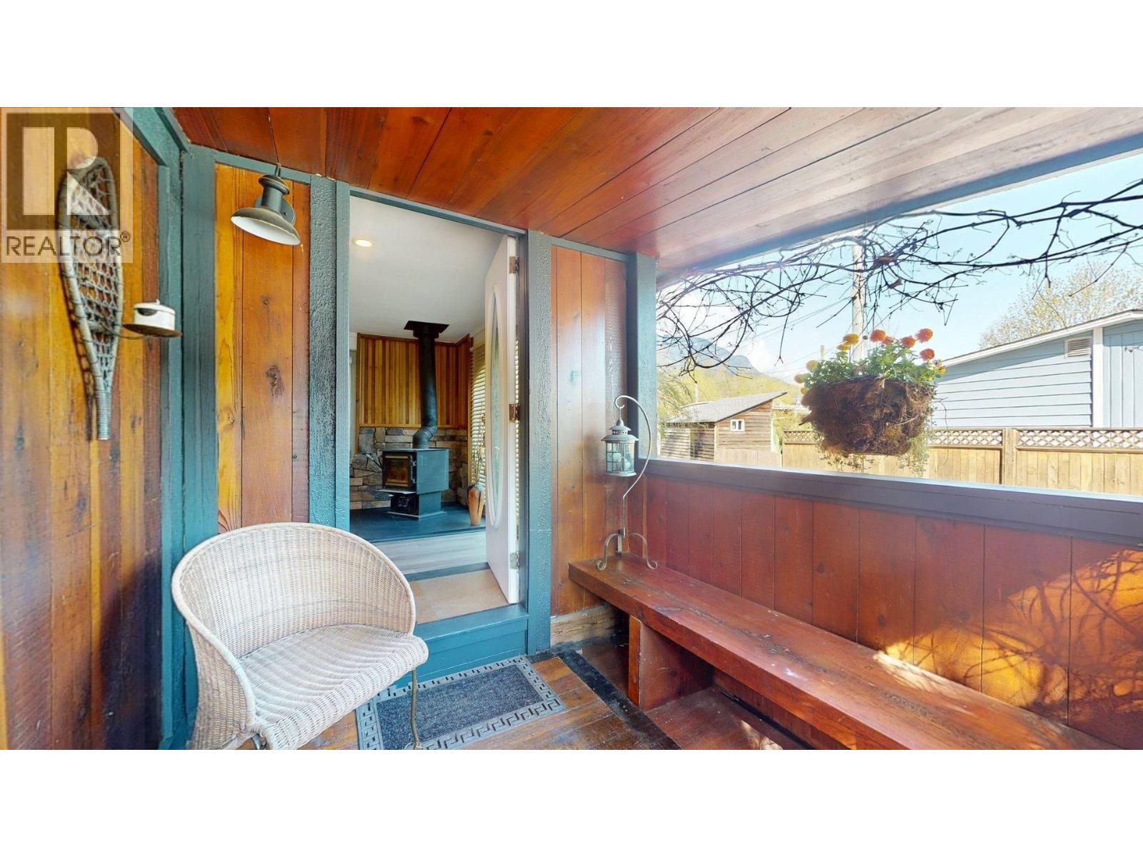 20 40022 GOVERNMENT ROAD, Squamish