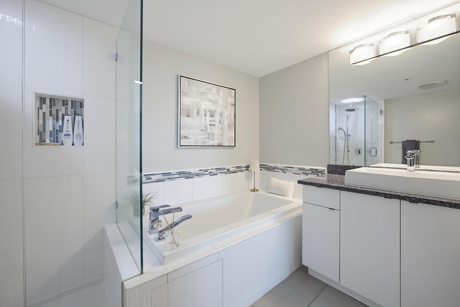 502 14955 VICTORIA AVENUE, White Rock