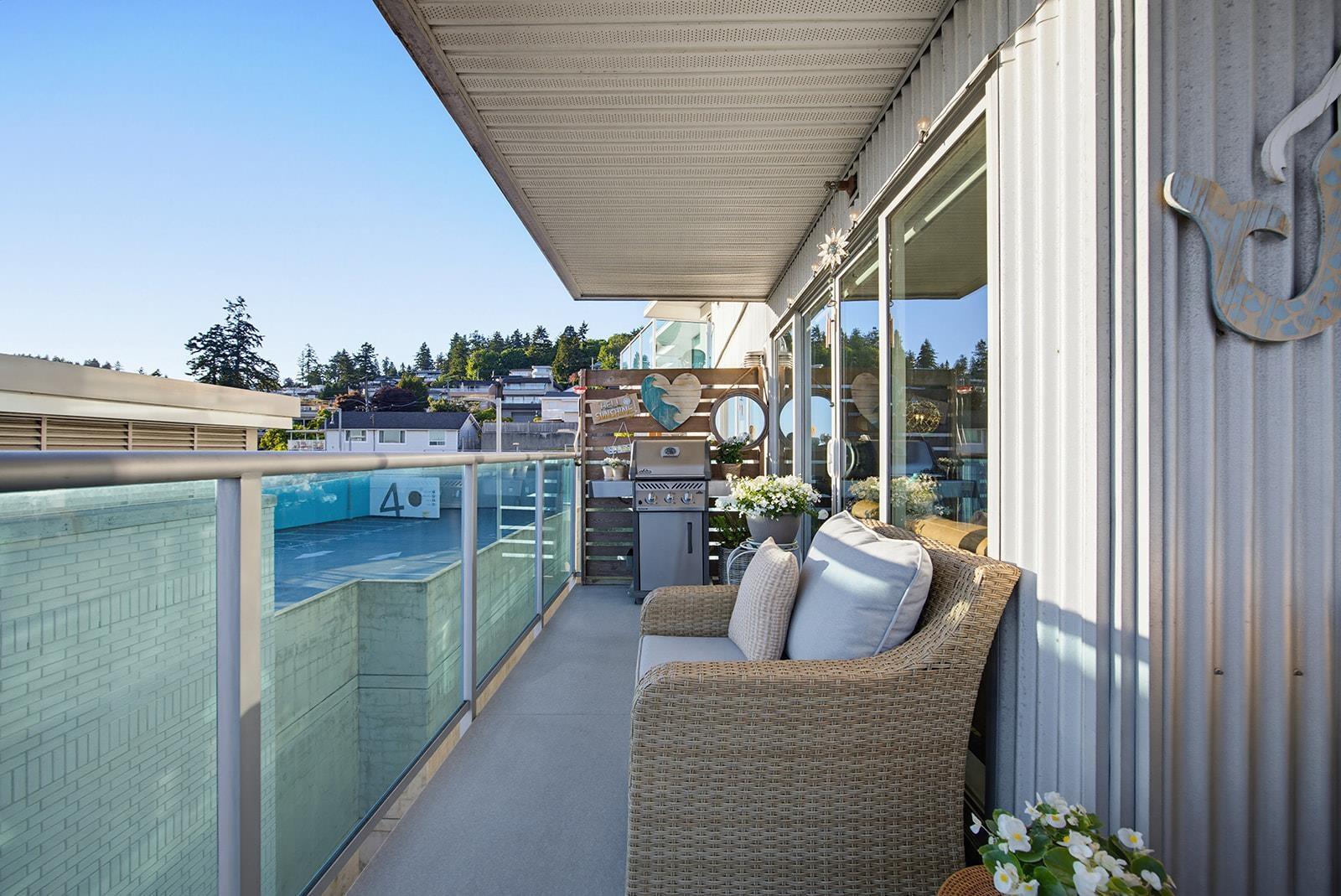 502 14955 VICTORIA AVENUE, White Rock