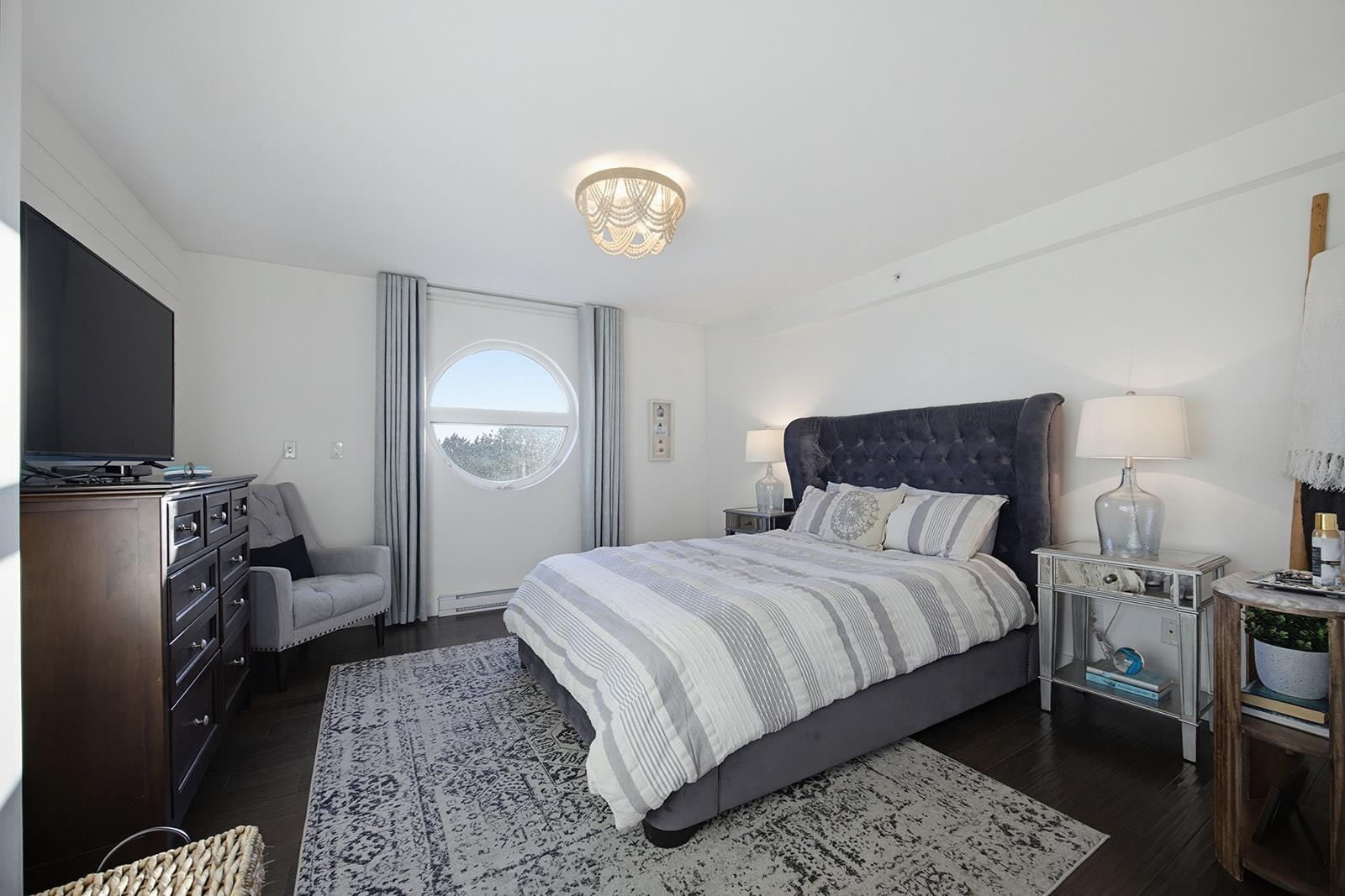 502 14955 VICTORIA AVENUE, White Rock
