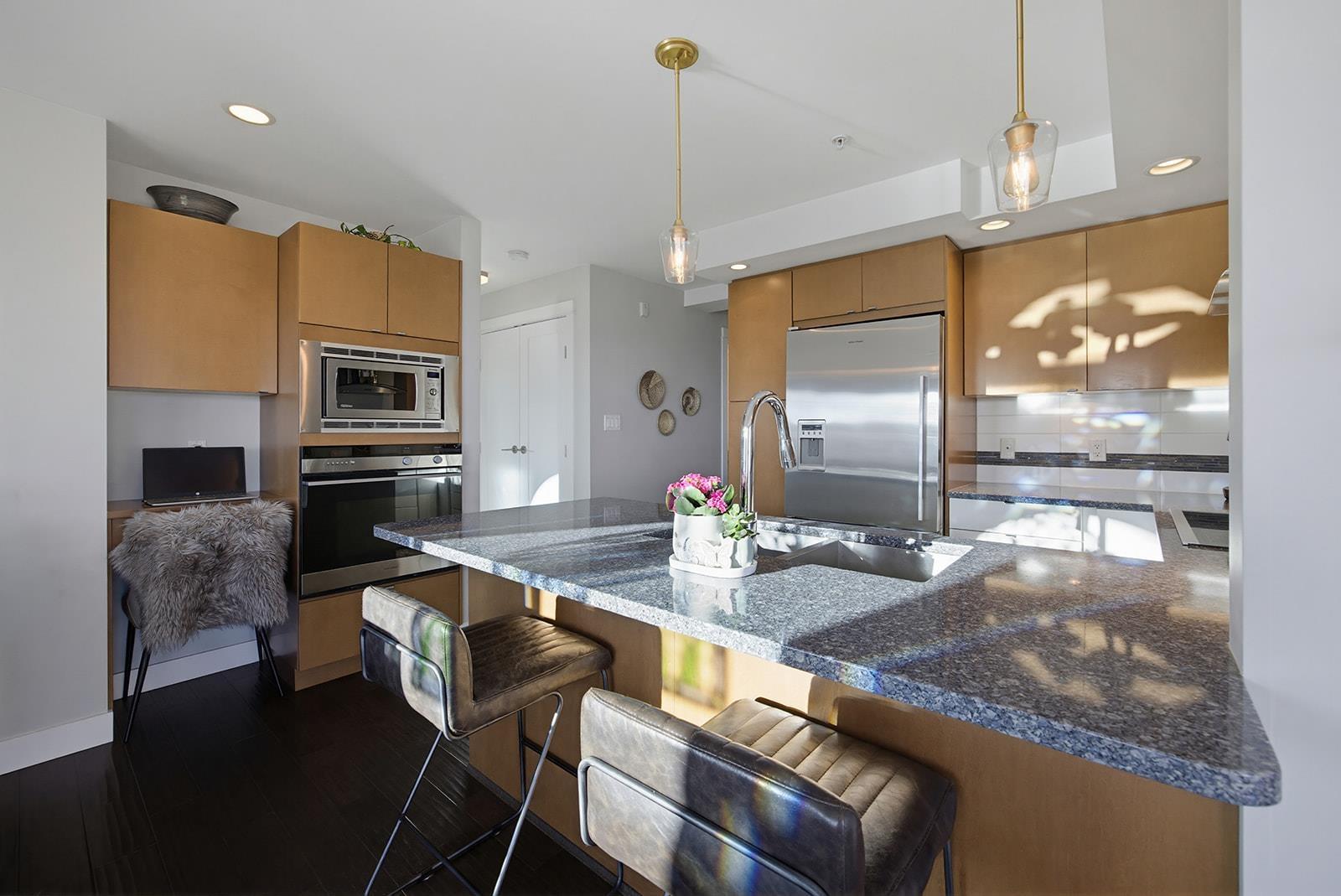 502 14955 VICTORIA AVENUE, White Rock