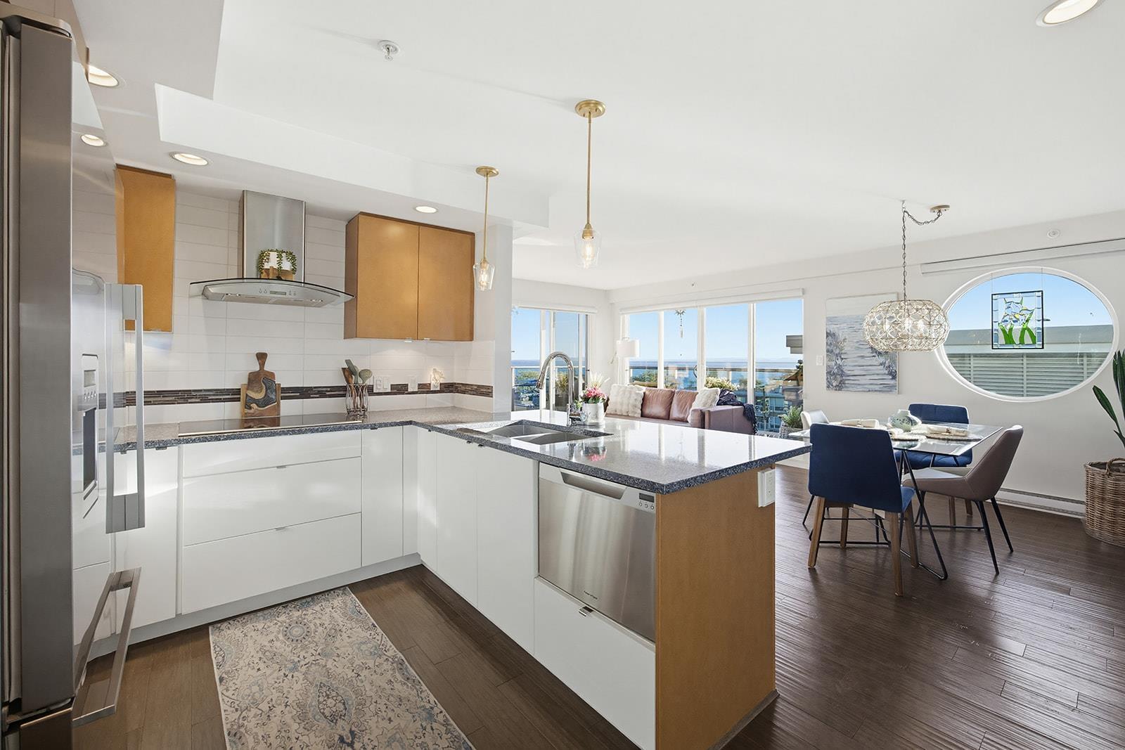 502 14955 VICTORIA AVENUE, White Rock