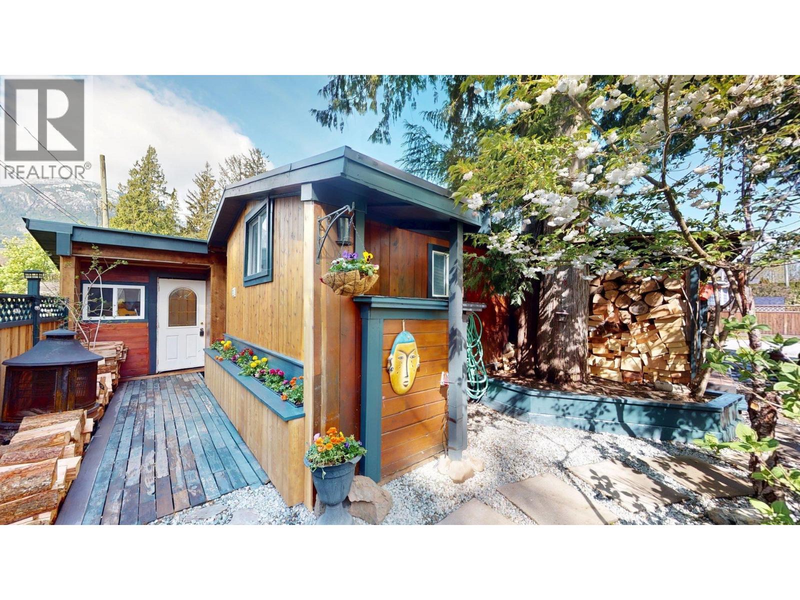 20 40022 GOVERNMENT ROAD, Squamish