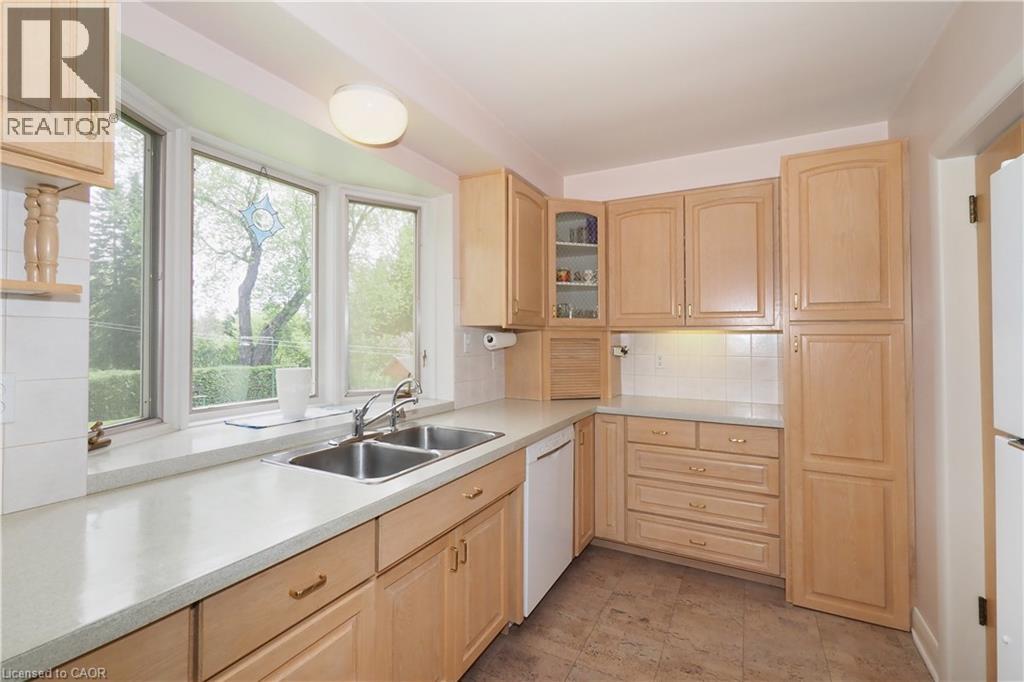 159 RIVERBANK Drive - 9