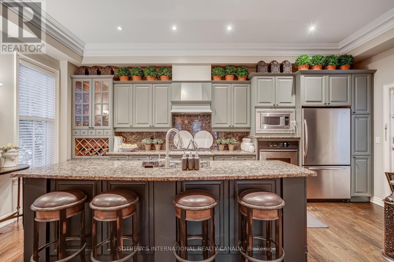 74 ABERDEEN AVENUE - 8