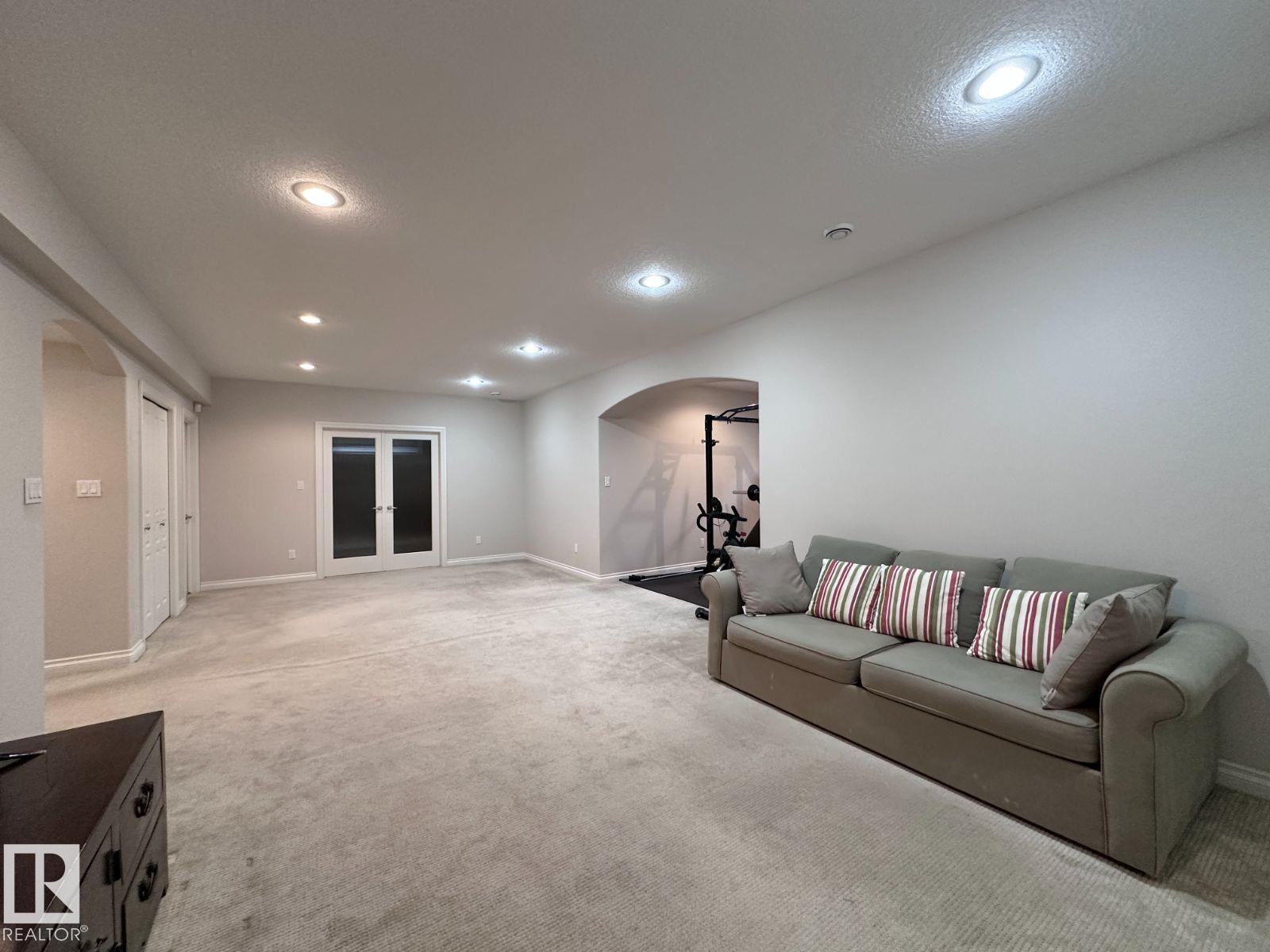 820 DRYSDALE RU NW - 43