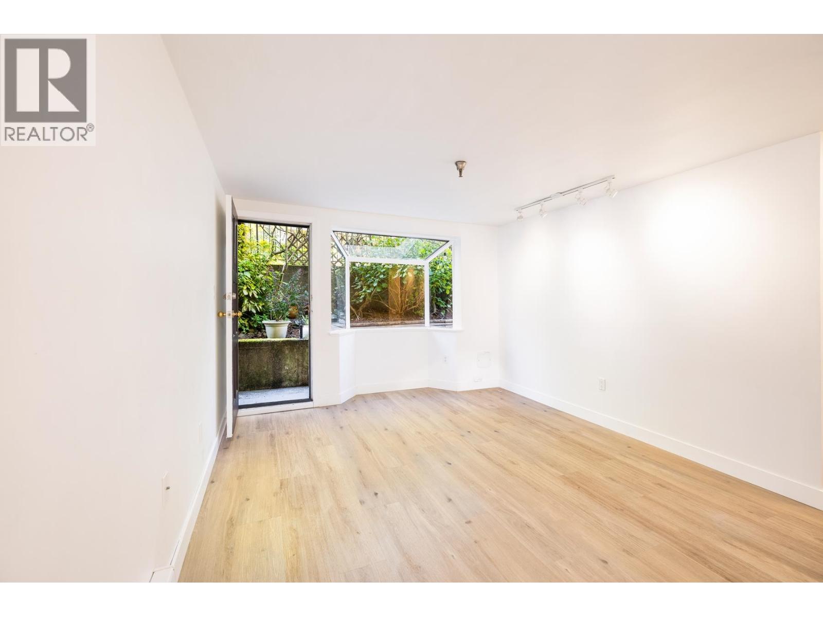 112 1363 CLYDE AVENUE, West Vancouver