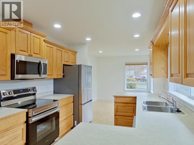 #11 4897 ONTARIO AVE - 10