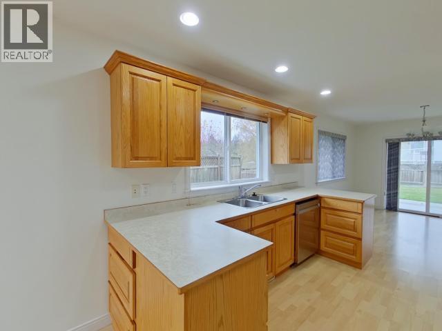 #11 4897 ONTARIO AVE - 4