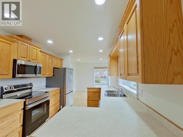 #11 4897 ONTARIO AVE - 9