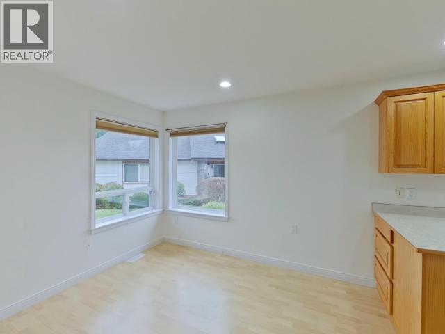 #11 4897 ONTARIO AVE - 5