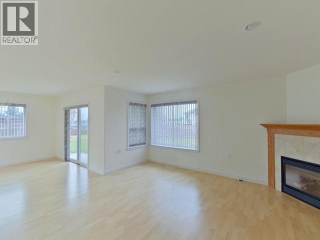 #11 4897 ONTARIO AVE - 17