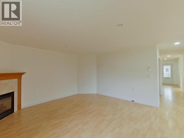 #11 4897 ONTARIO AVE - 16