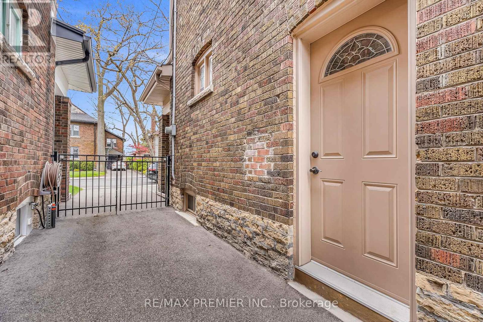 75 RIVERCREST ROAD - 41