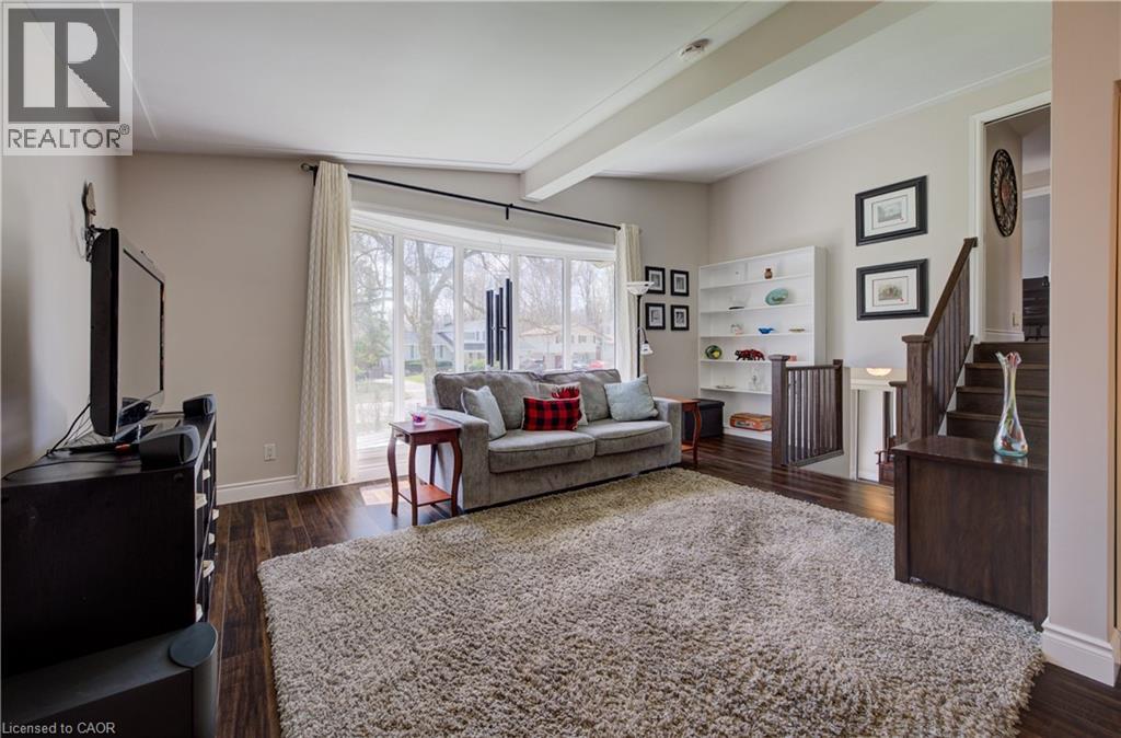 172 RENNIE Drive - 9
