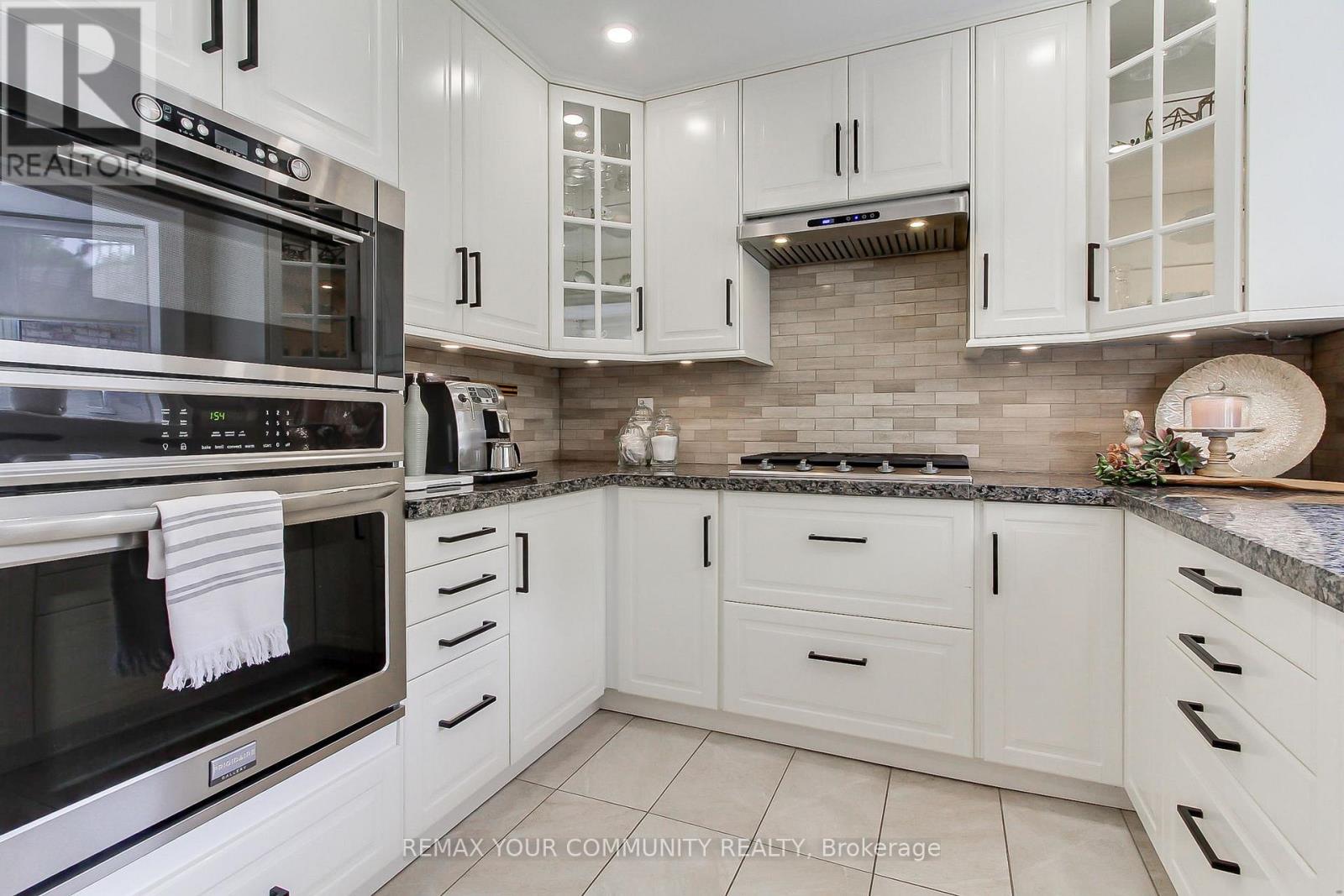 #5 23 REDDINGTON DRIVE - 11