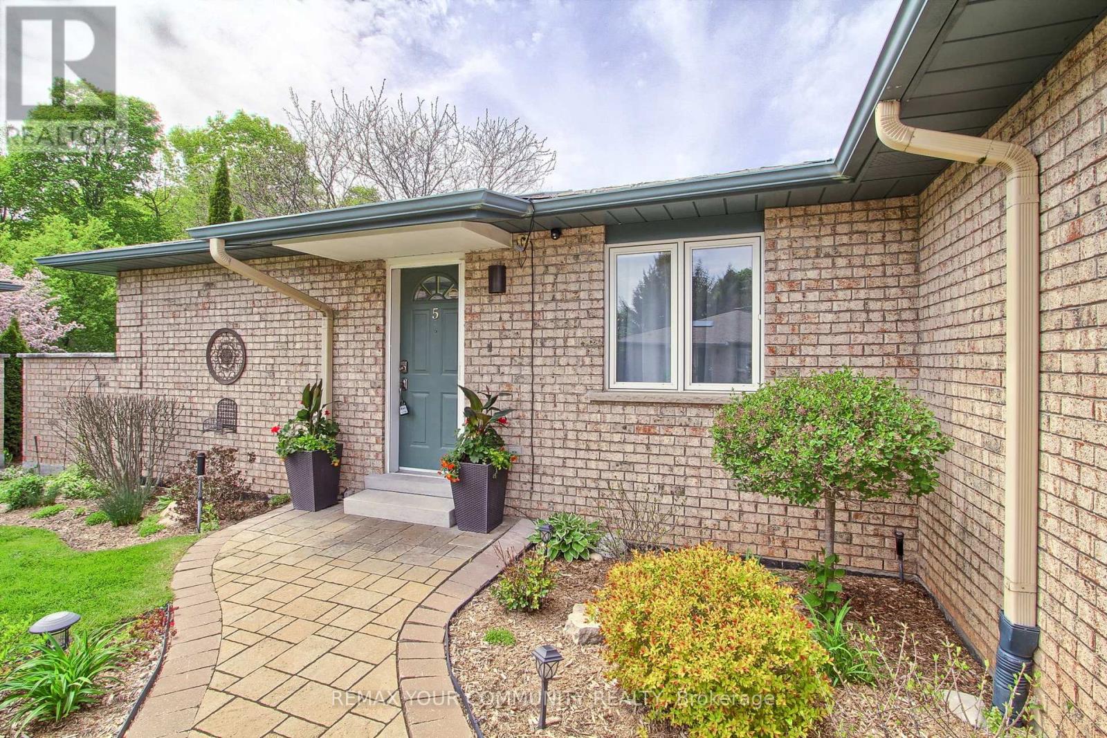#5 23 REDDINGTON DRIVE - 4