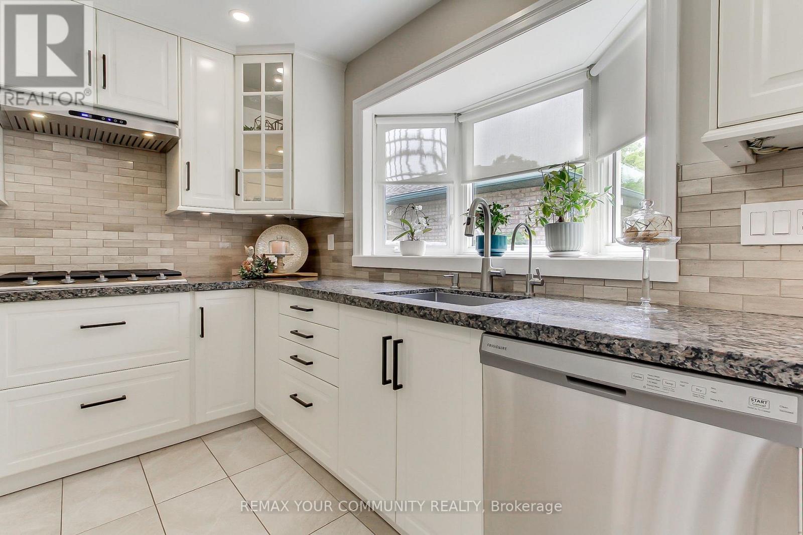 #5 23 REDDINGTON DRIVE - 10