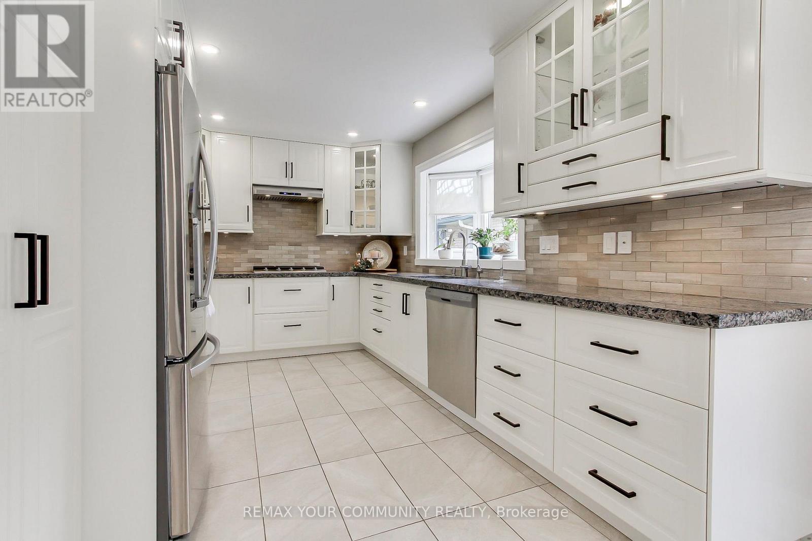 #5 23 REDDINGTON DRIVE - 9