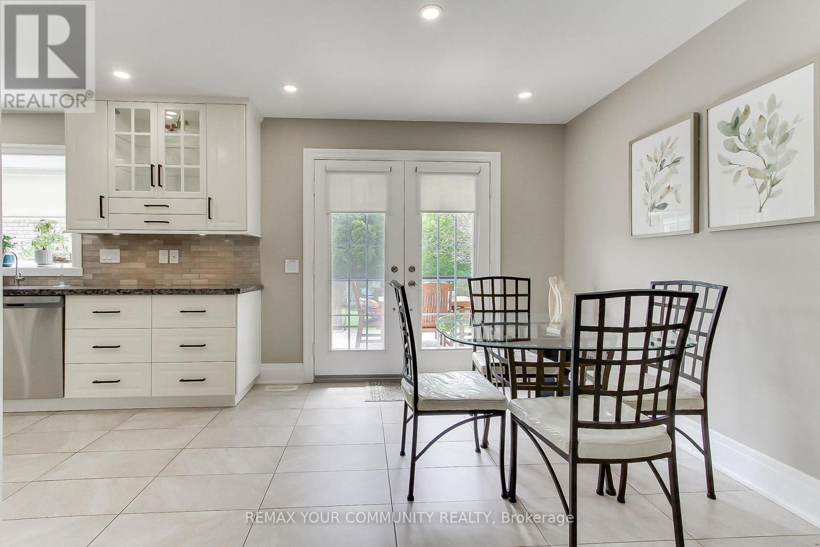 #5 23 REDDINGTON DRIVE - 14