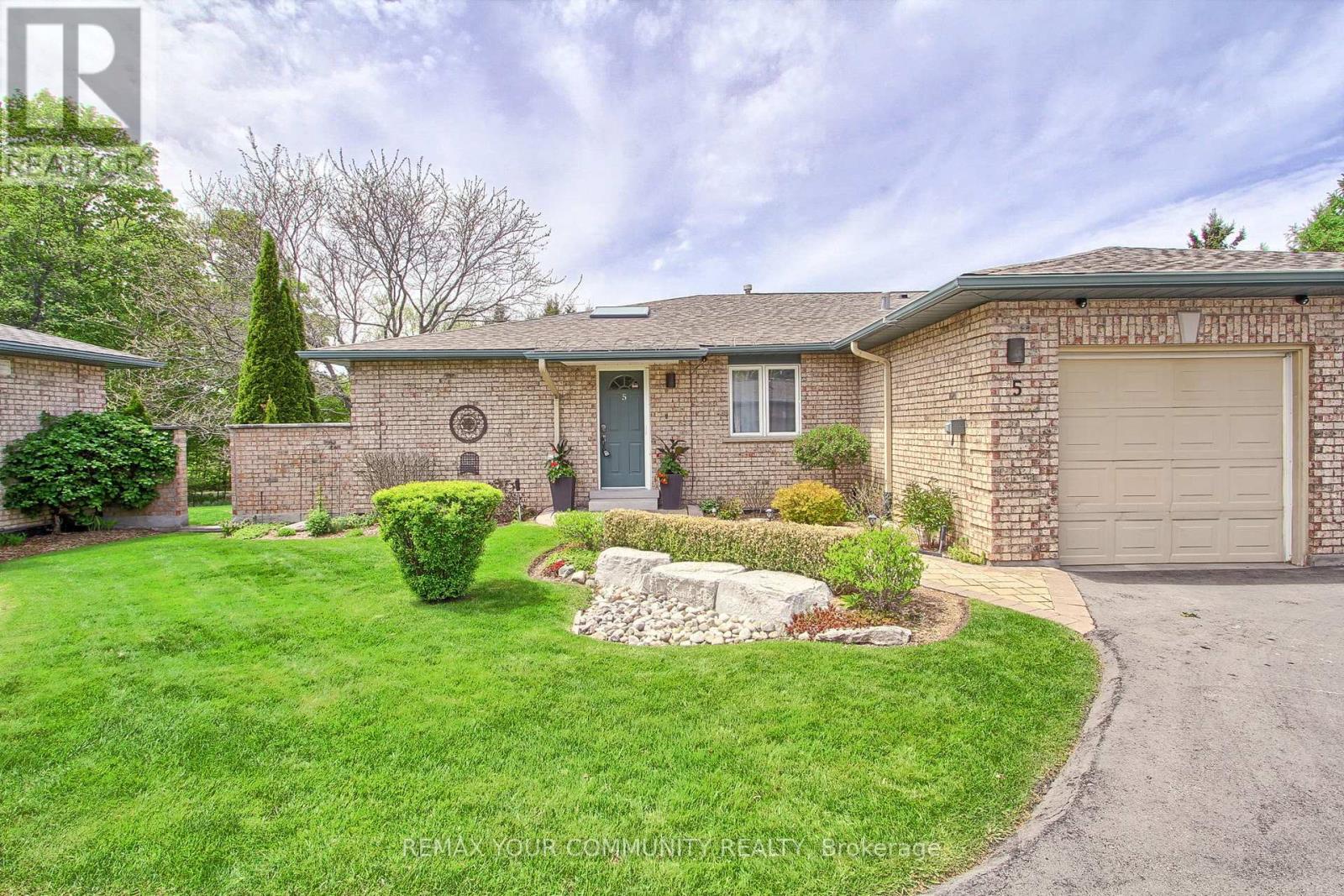 #5 23 REDDINGTON DRIVE - 2