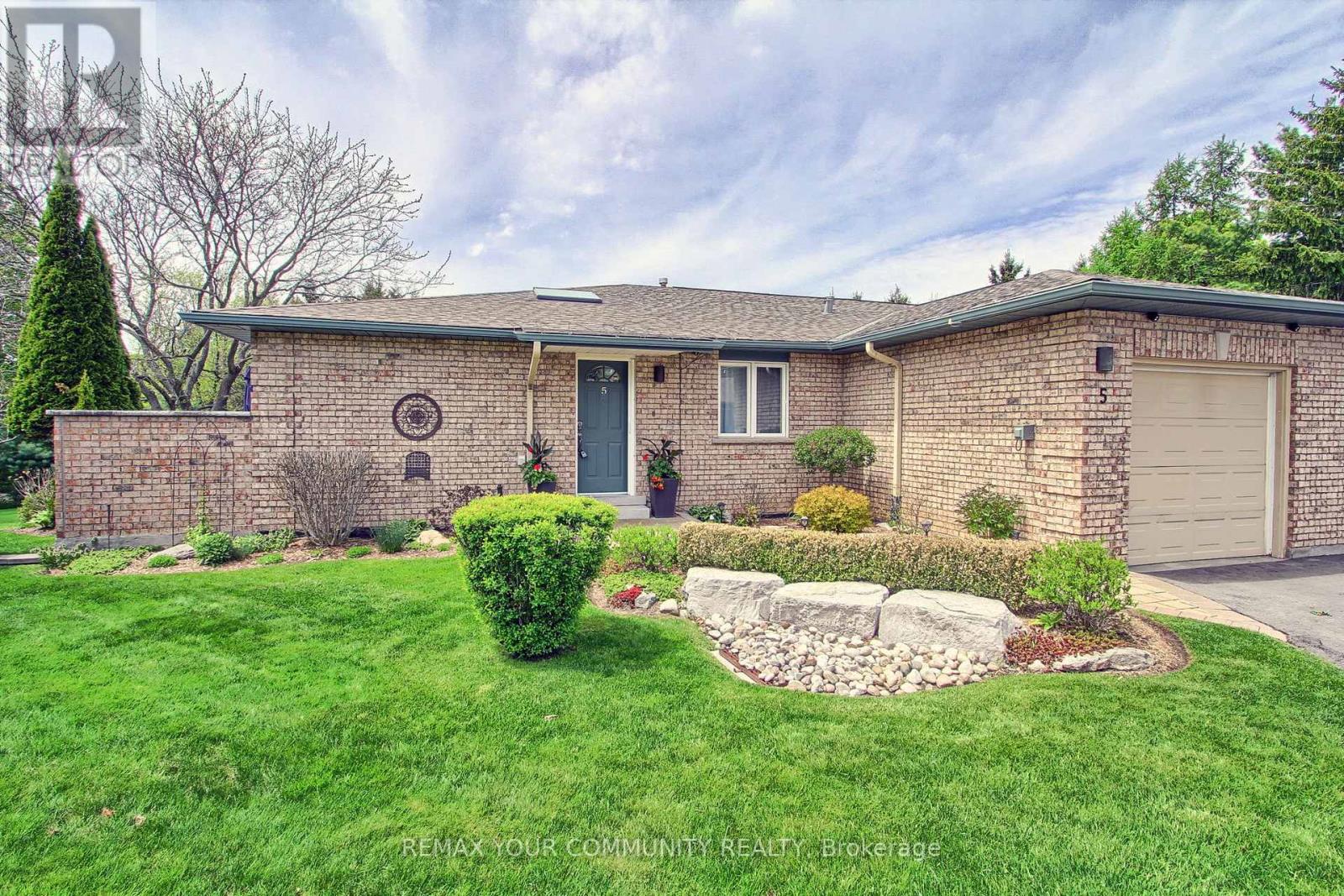 #5 23 REDDINGTON DRIVE - 3