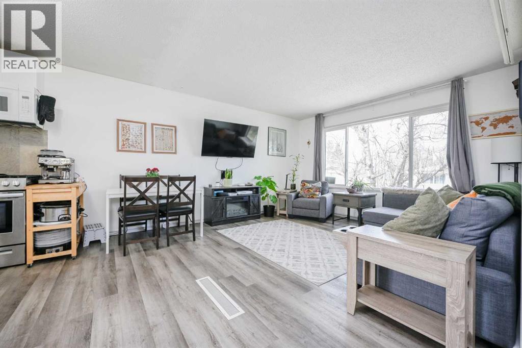 9815 80 Avenue - 4