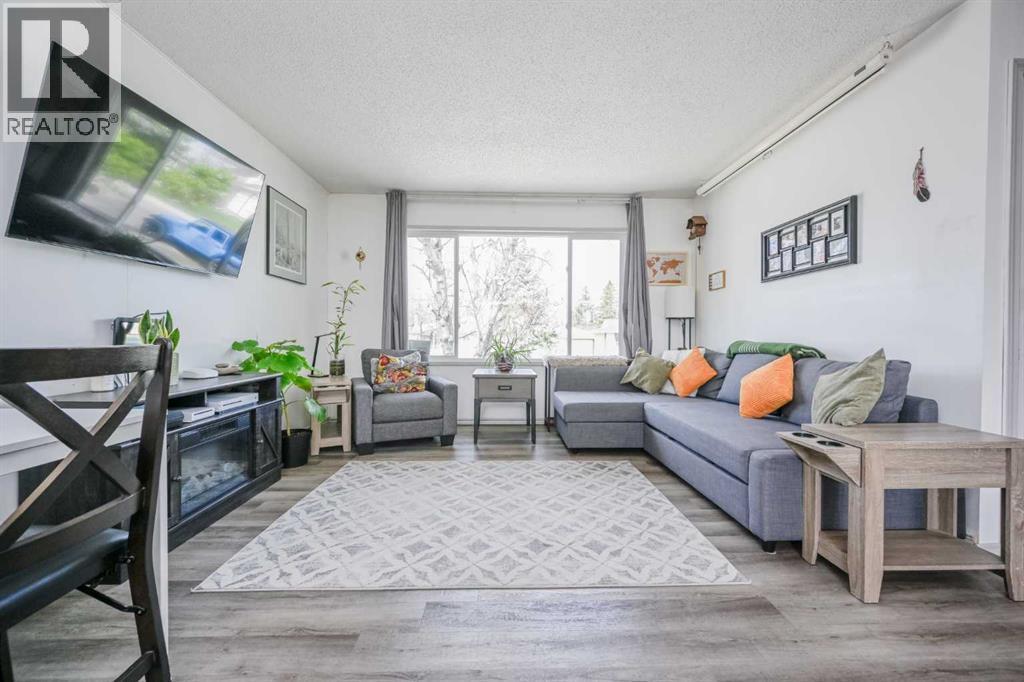 9815 80 Avenue - 5