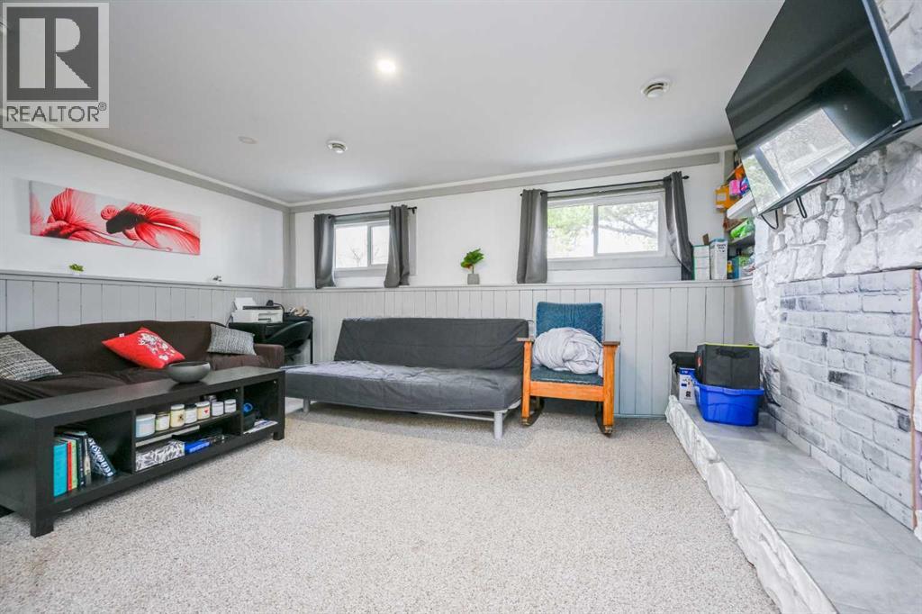 9815 80 Avenue - 17
