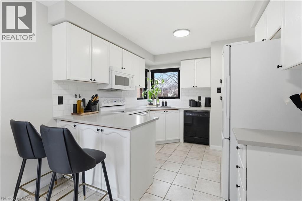 6 WOODCROFT Crescent - 10