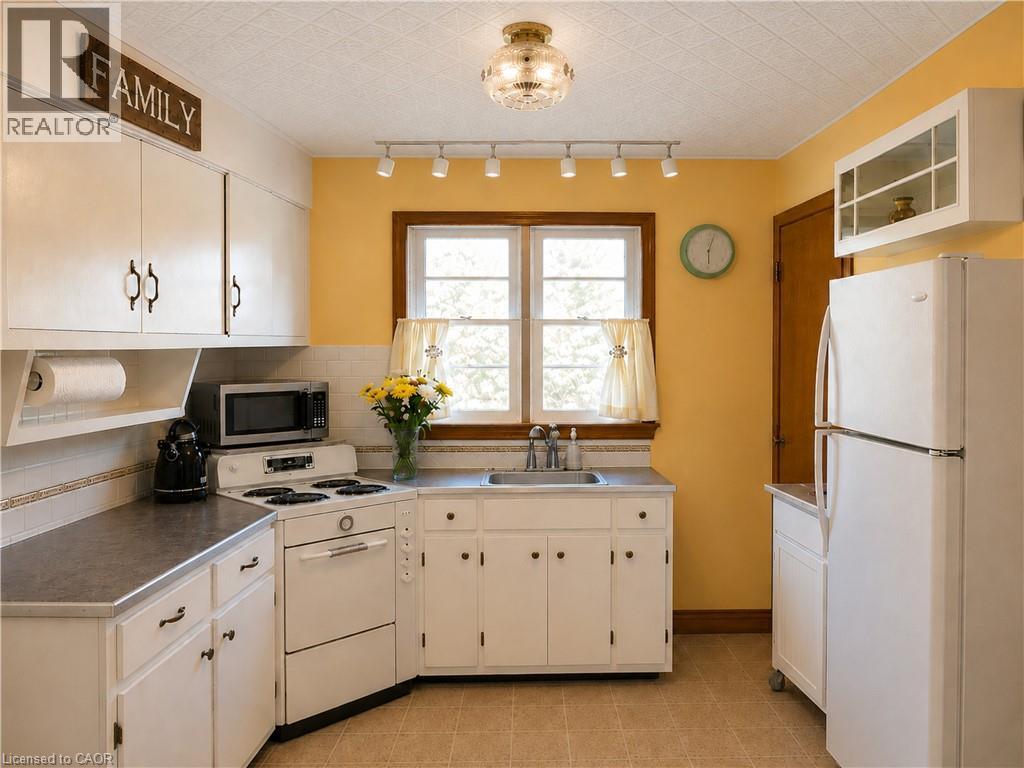 15 BARRETT Avenue - 10