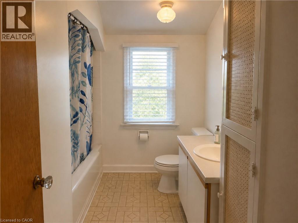 15 BARRETT Avenue - 20