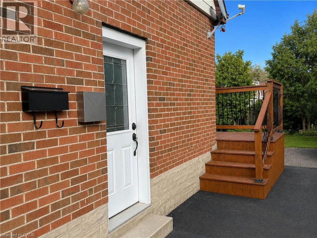 15 BARRETT Avenue - 22