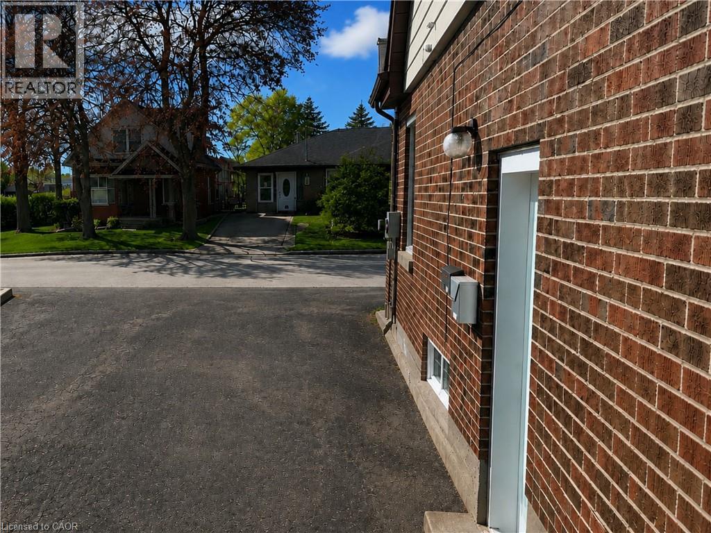 15 BARRETT Avenue - 23