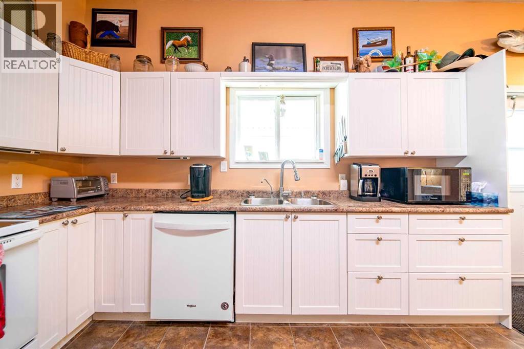 4608 51 Avenue - 3