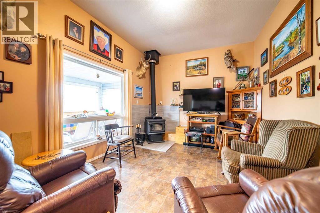 4608 51 Avenue - 8