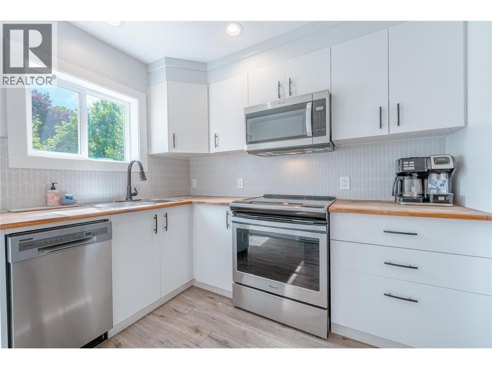 705 Center Street - 30