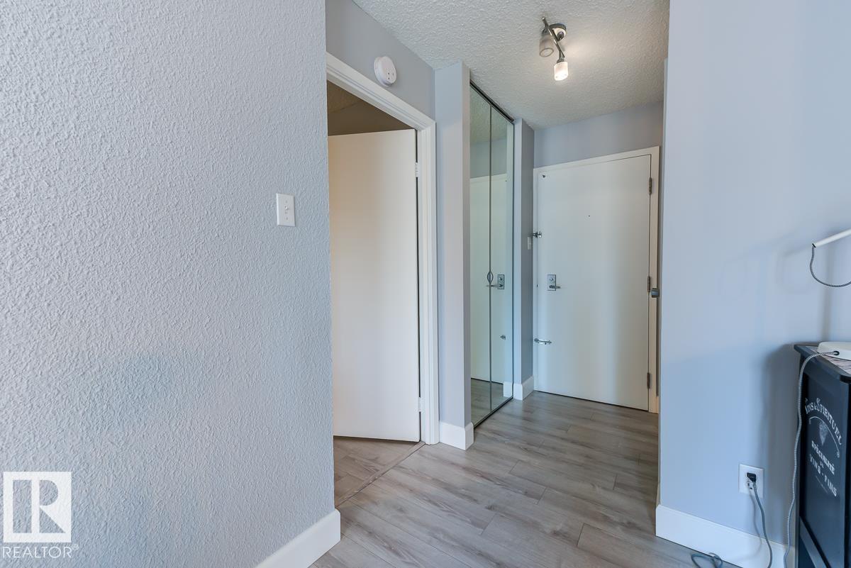 #302 9916 113 ST NW - 17