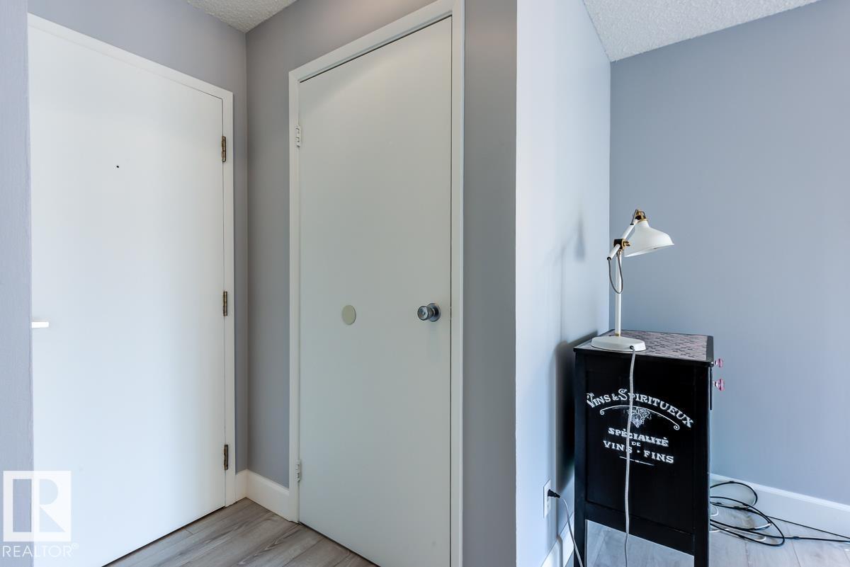 #302 9916 113 ST NW - 26