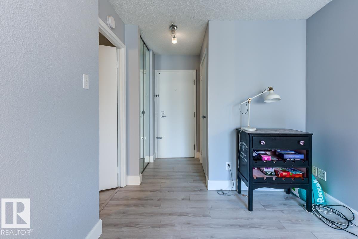 #302 9916 113 ST NW - 32