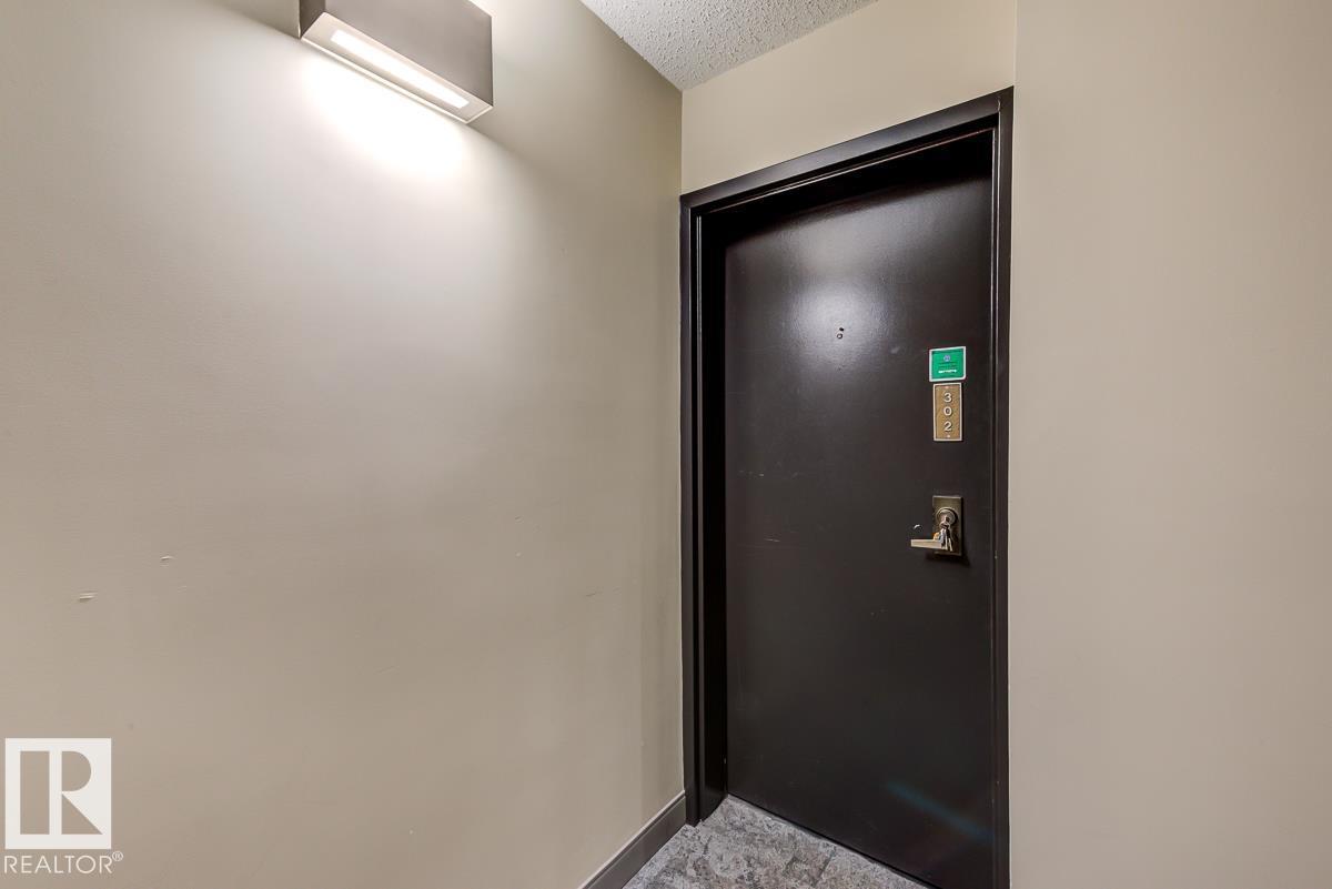 #302 9916 113 ST NW - 33