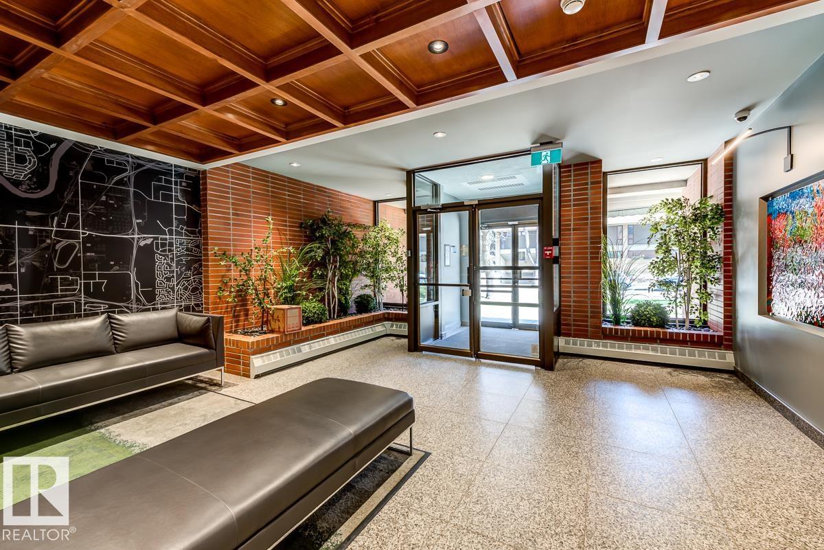 #302 9916 113 ST NW - 36
