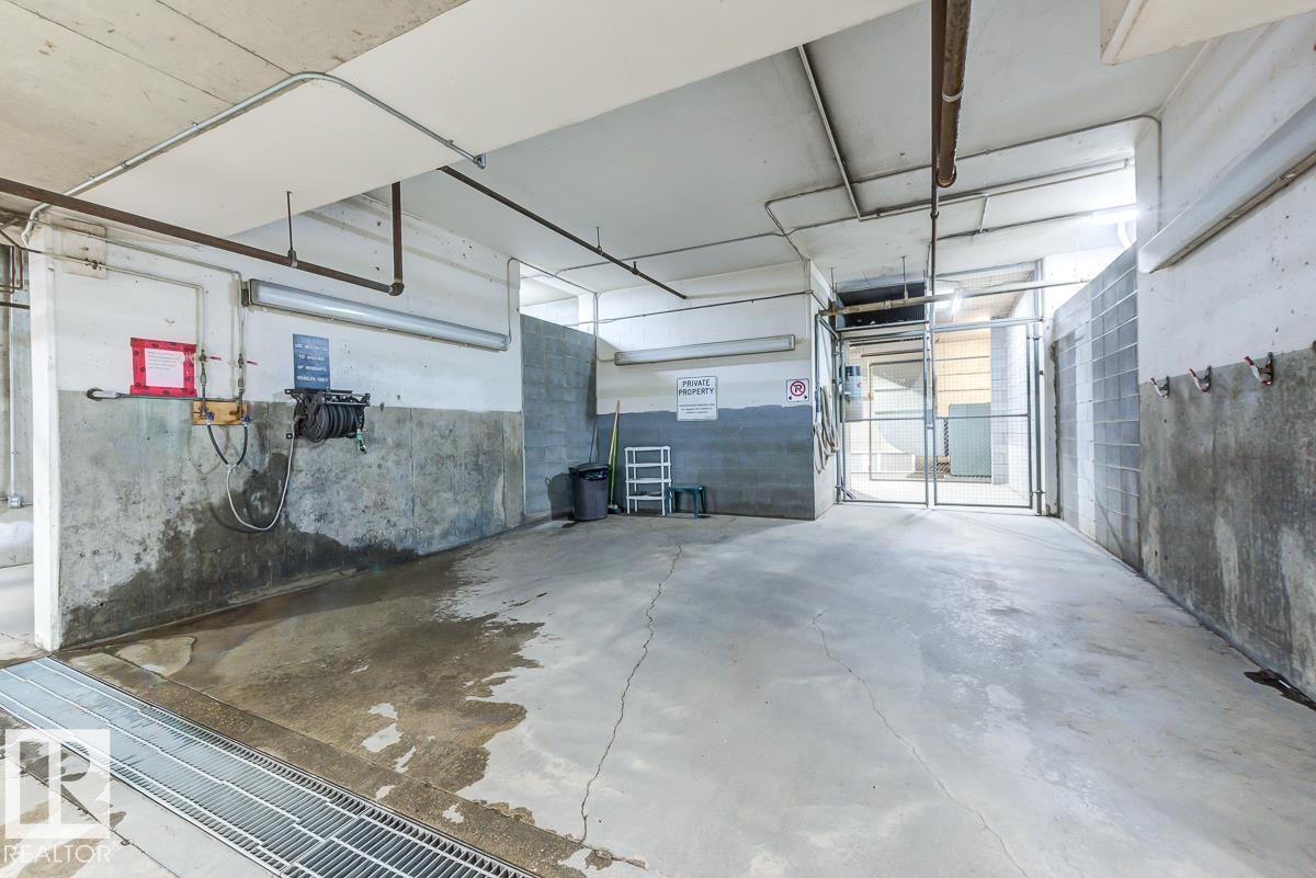 #302 9916 113 ST NW - 38