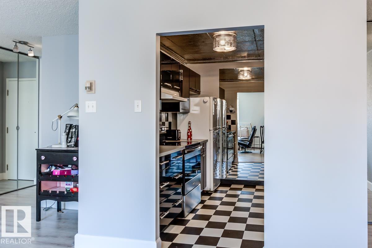 #302 9916 113 ST NW - 6