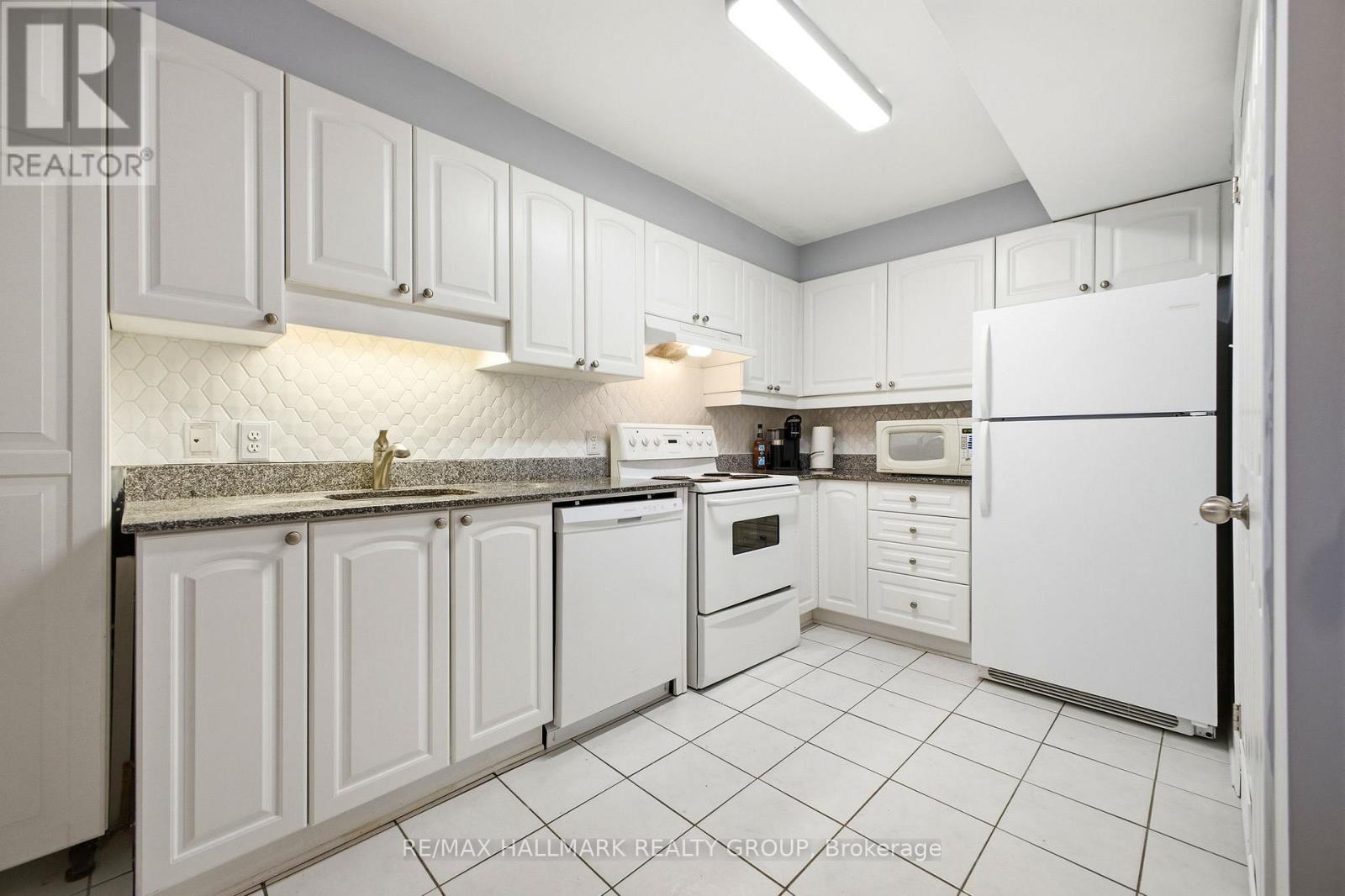 #PH13 429 SOMERSET STREET W - 10
