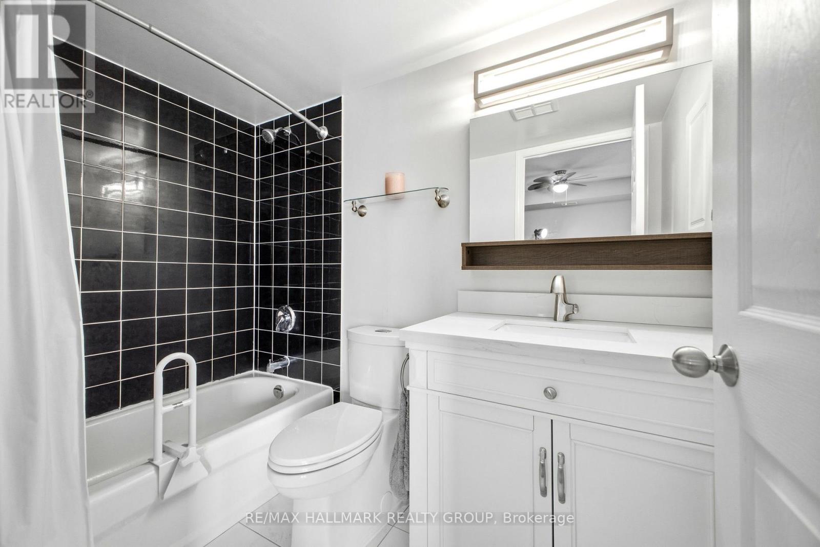 #PH13 429 SOMERSET STREET W - 15