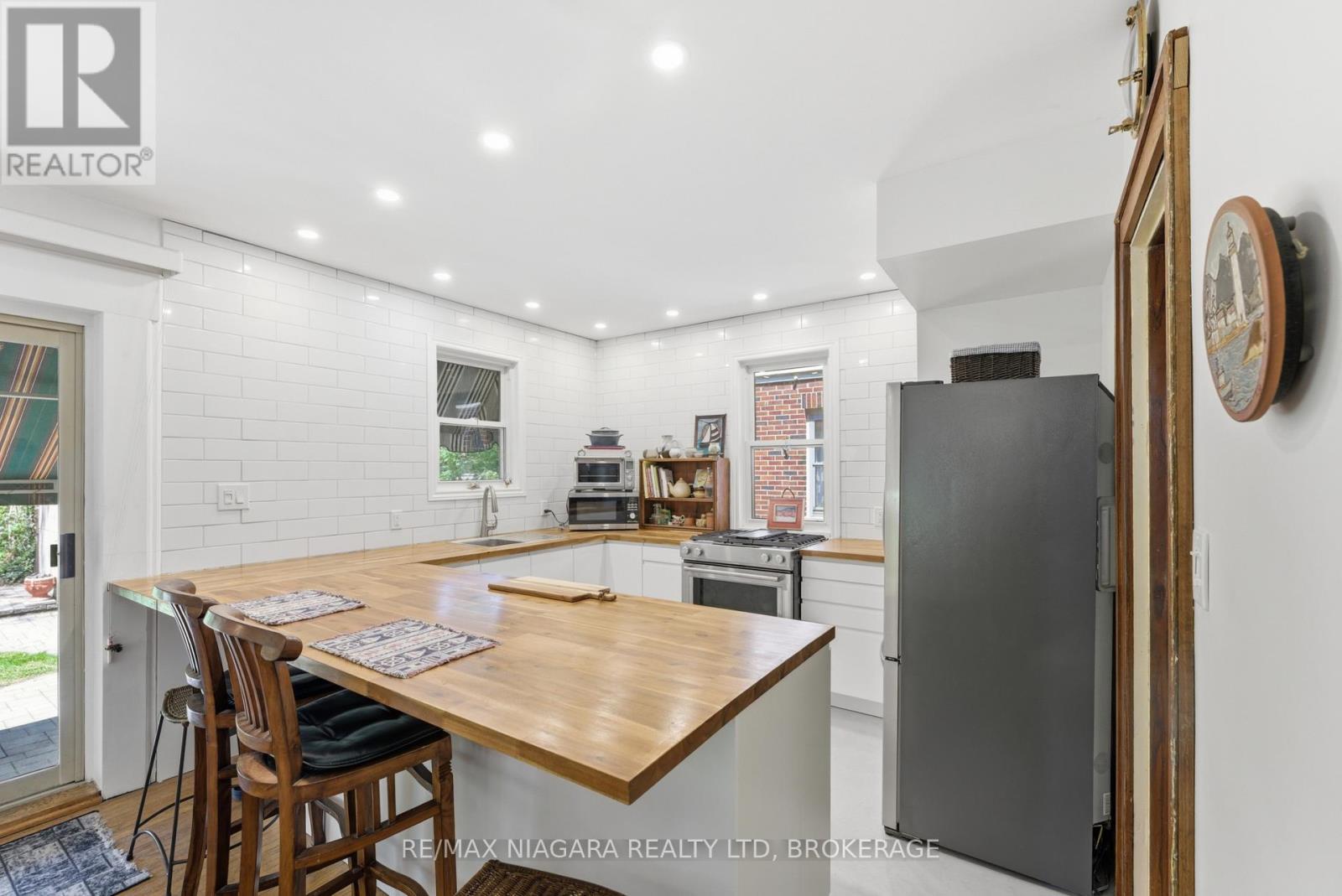 15 1/2 WOLESLEY AVENUE - 9