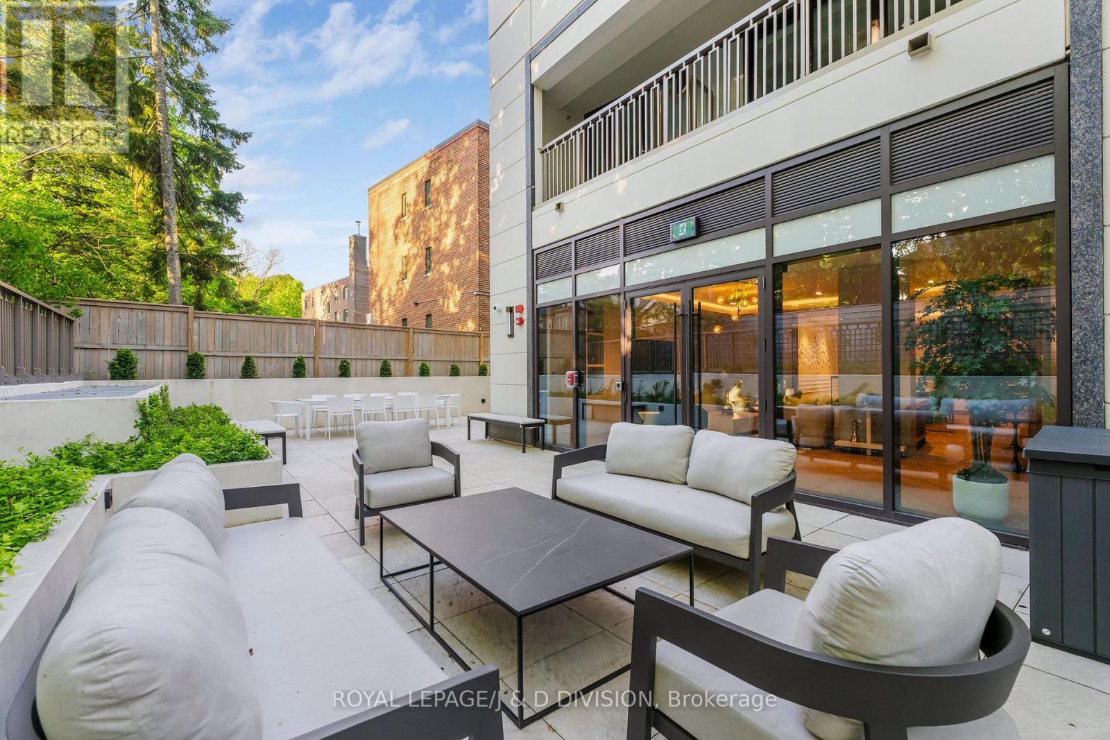 #710 1 STRATHGOWAN AVENUE - 25
