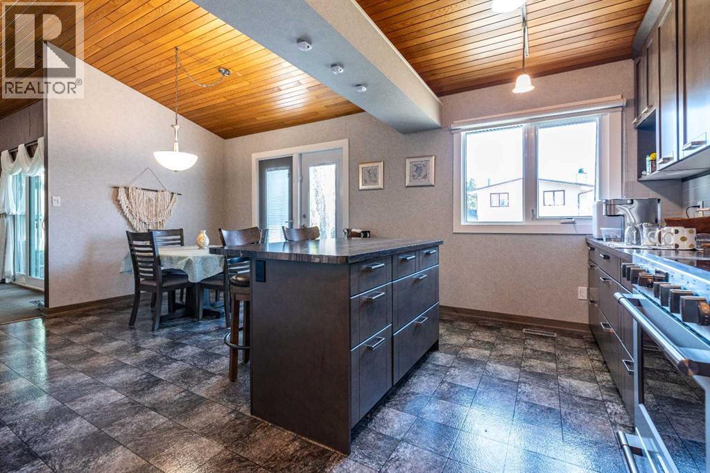 3003 51B Avenue — photo 14